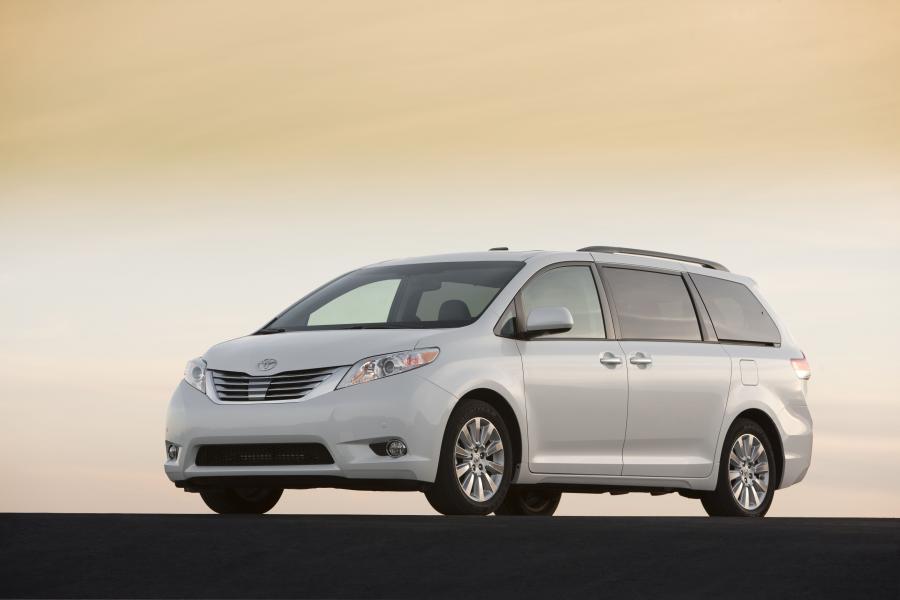  Toyota Sienna LE 2010 года  (фото 52 из 52)